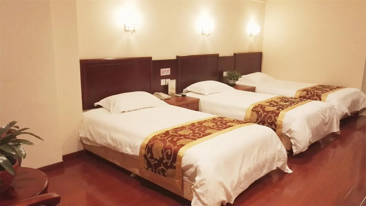 Greentree Inn Henan Xinyang Gushi Zhongshan Avenue Hongsu Avenue Express Hotel Yaowandukou 3*,  China