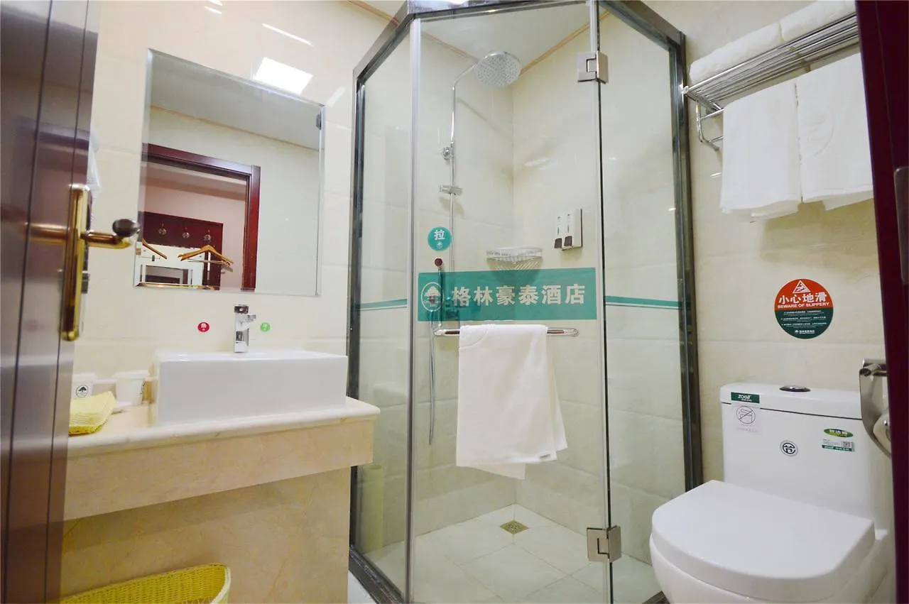 Greentree Inn Henan Xinyang Gushi Zhongshan Avenue Hongsu Avenue Express Hotel Yaowandukou 3*,  China